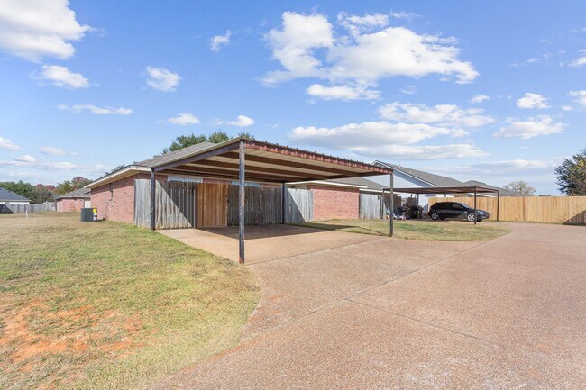 Building Photo - 10316 Hyacinth Ln