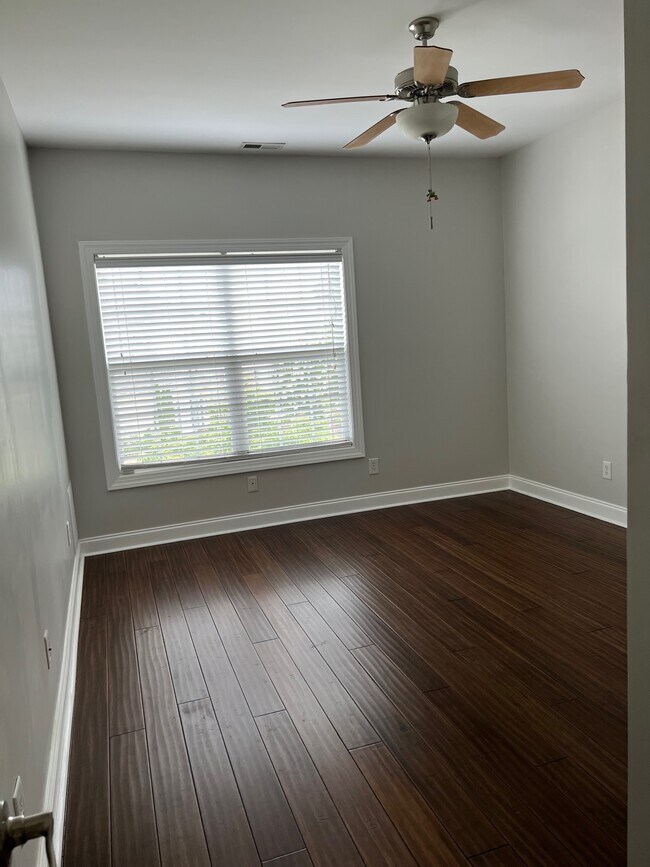 Building Photo - 1945 Tara Ct