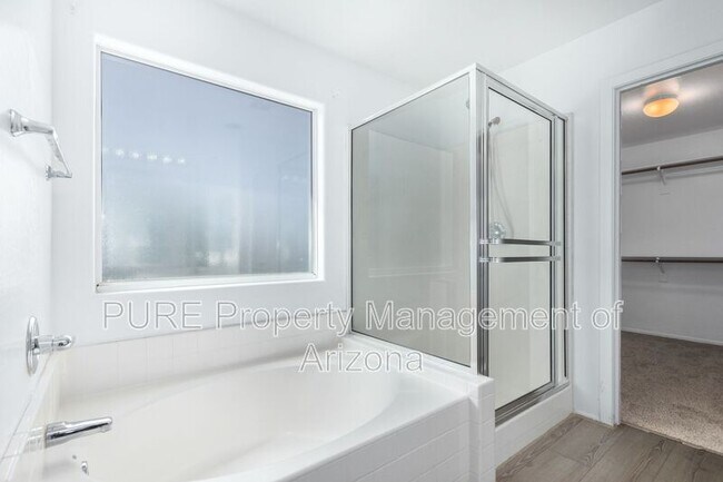 Building Photo - 322 S 116th Ave