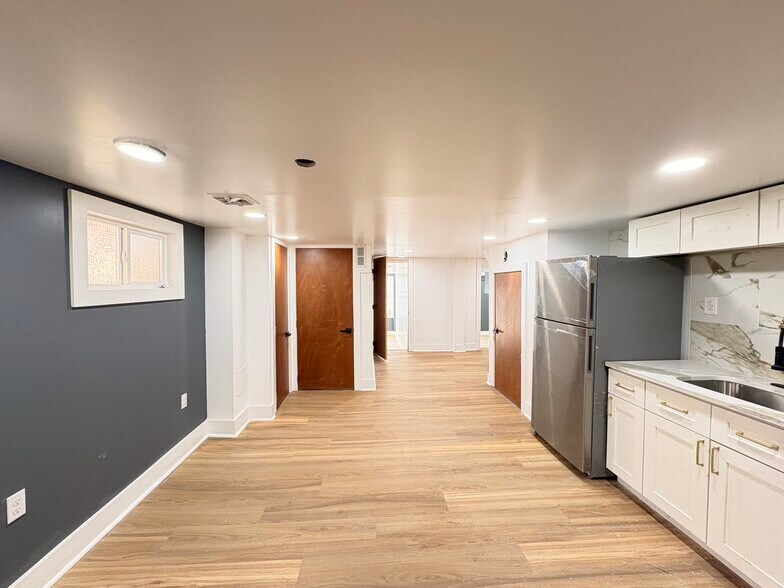 Building Photo - 5834 Phillips Ave