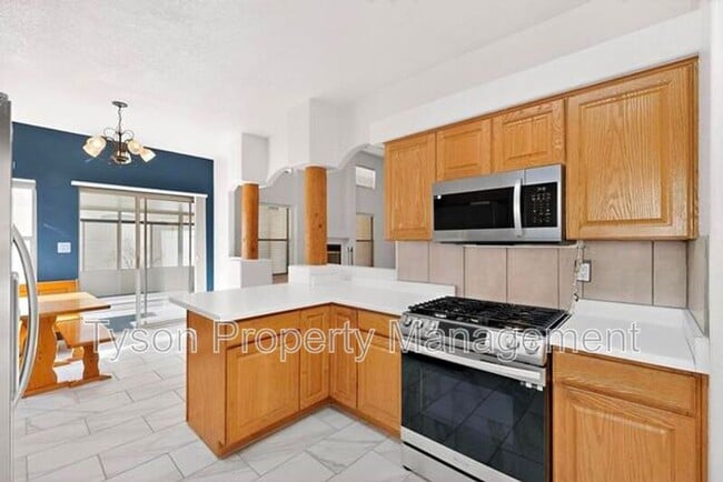 Building Photo - 10139 Arroyo Crest Dr NW