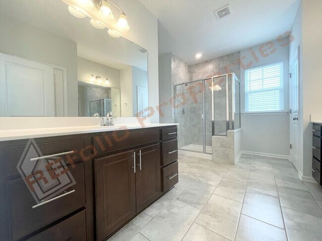 Building Photo - Lovely 2 Story 4 Bedroom, 3 Bath Single-Fa...