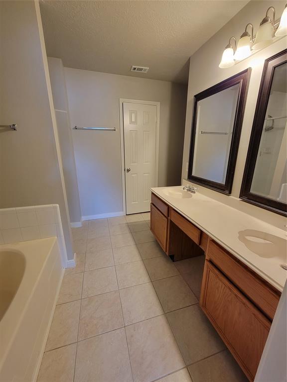 Building Photo - 1372 Havelock Dr