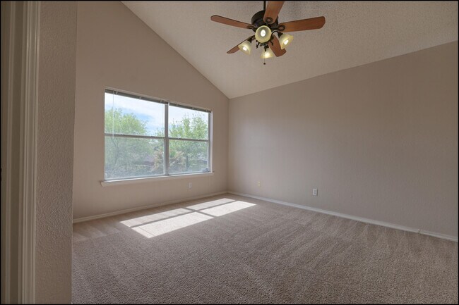 Building Photo - 7456 Luz De Lumbre Ave