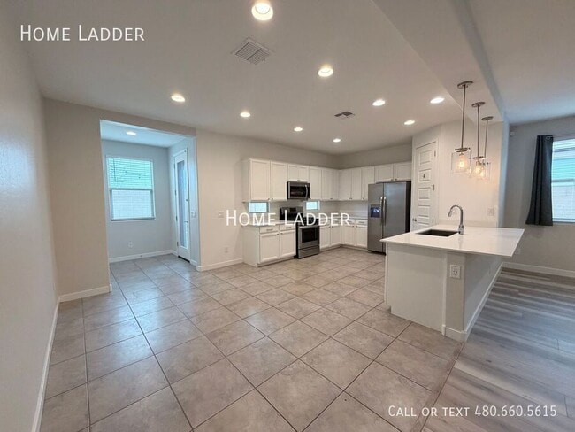 Building Photo - 2881 E 27th Ave