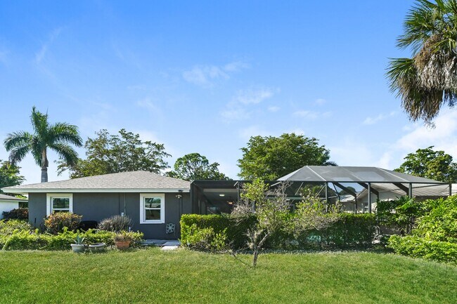 Building Photo - Pet Friendly 4 bedroom with private pool in Lely Golf Estates