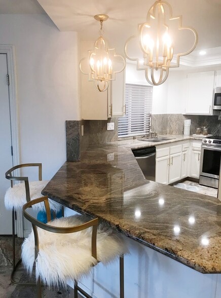 Building Photo - 400 Lake St