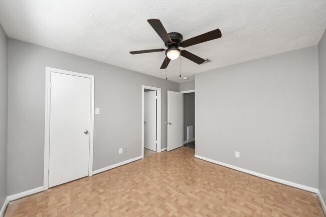 Building Photo - 9222 Sharpview Dr