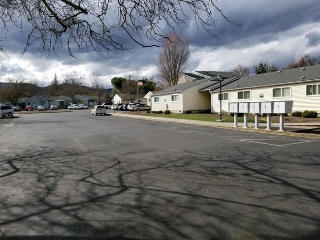 Building Photo - 233 Eva Way