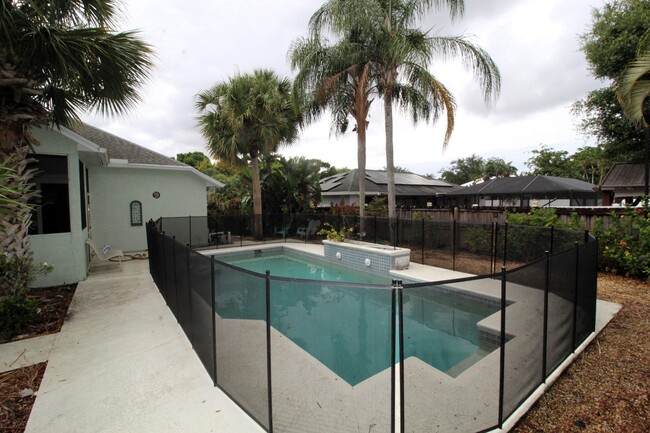 Building Photo - 2073 SW Capeador St