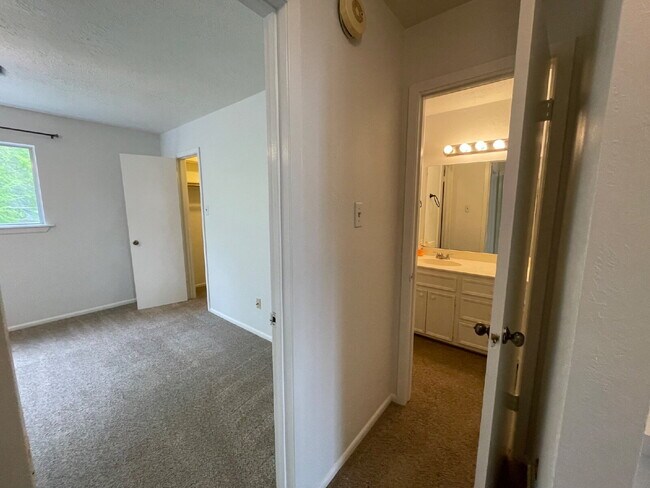 Building Photo - Enjoy living in Panorama Village and enjoy all it has to offer: 27-hole golf course, 3 city parks...