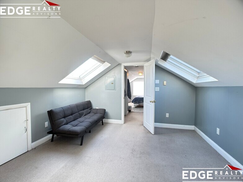 Building Photo - 61-63-63 Surrey St