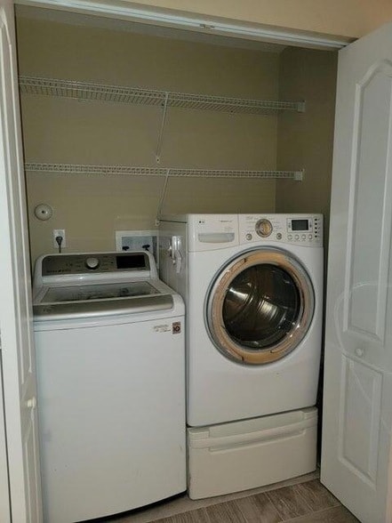 Building Photo - 233 River Bluff Ln