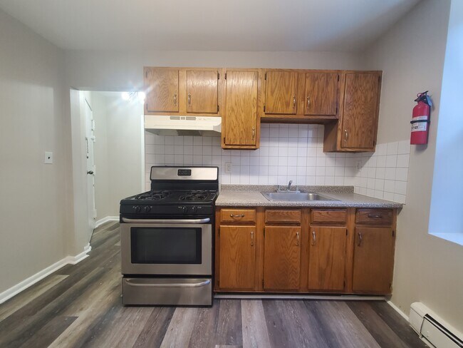 Unit 5 - 110 Warner Ave