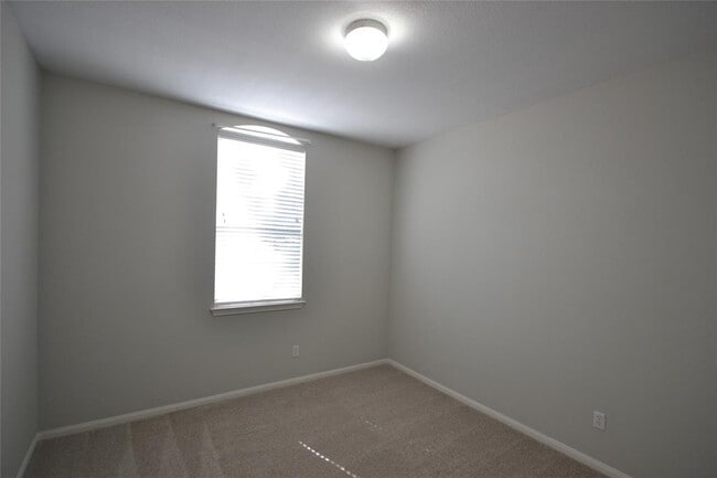 Building Photo - 1501 Encino Dr