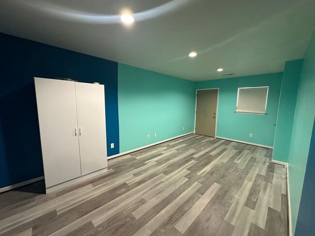 Building Photo - 3 Bedroom, 2 Bath Home in Golden Springs