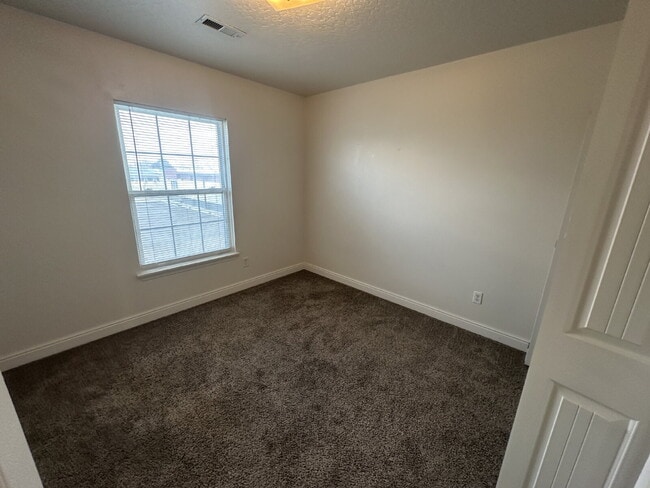 Building Photo - 108 Davis Ave