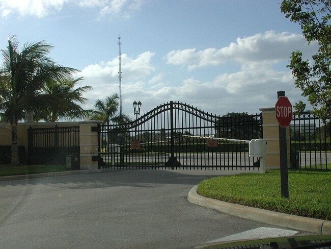 Building Photo - 2028 Alta Meadows Ln