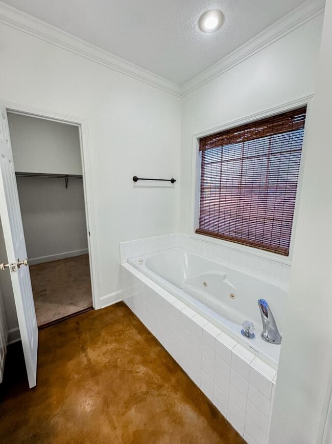 Building Photo - 141 Hazelnut Cir