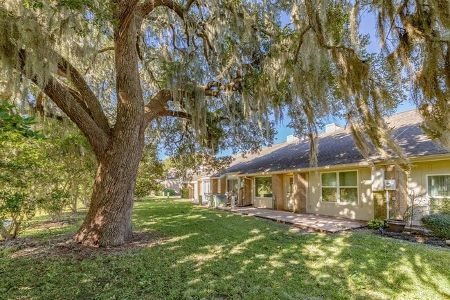 Building Photo - 1814 Veranda Dr