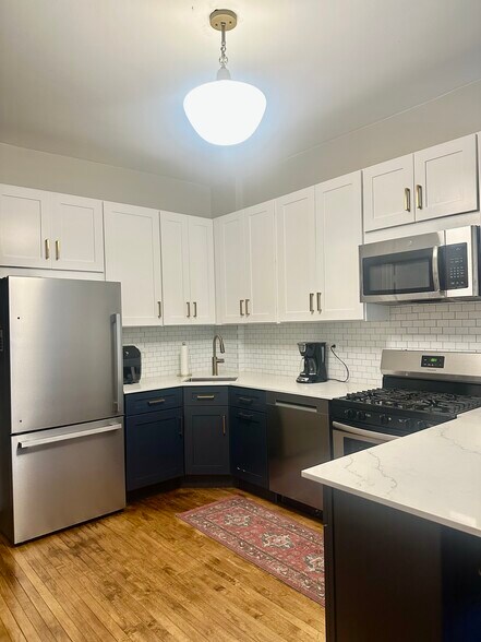 Building Photo - 3837 N Lakewood Ave