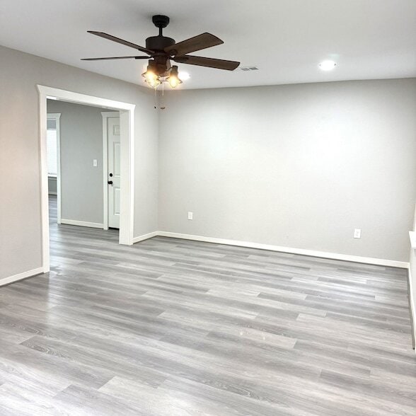 Building Photo - 4510 Kingsbury St