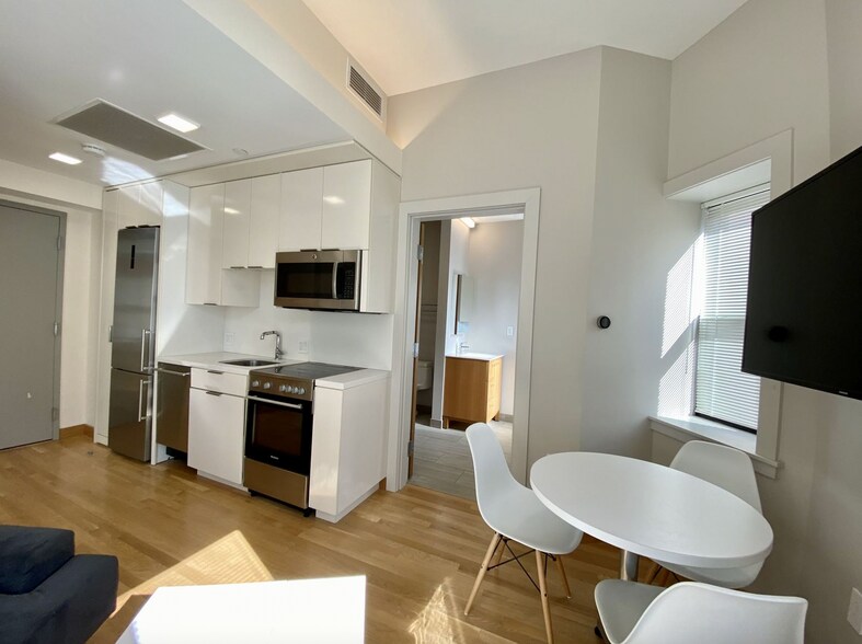 Building Photo - 110 Mount Auburn St