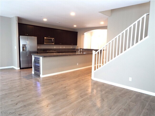 Building Photo - 387 Ambitious St