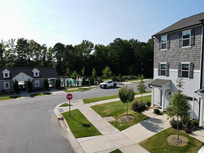 Building Photo - 11005 Woodland Crk Wy