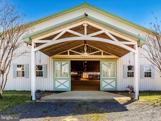 Building Photo - 21-acre equestrian facility - Just 20 miles from DC!