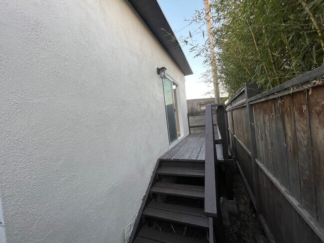 Building Photo - FREE RENT SPECIAL -Pismo Beach rental 2 blocks from the beach