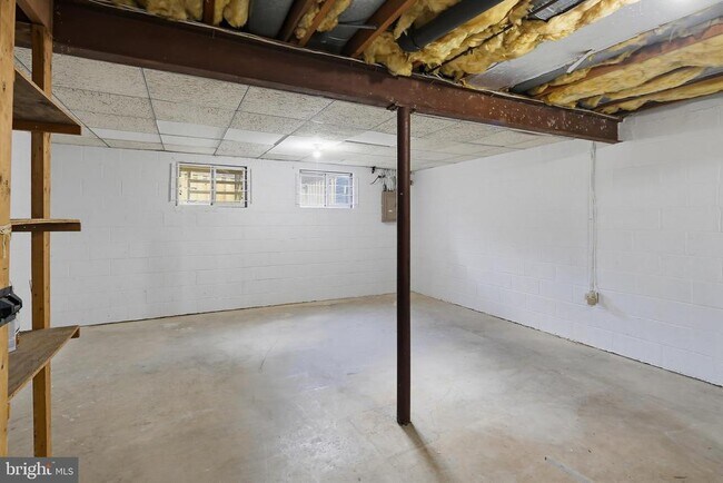 Building Photo - 8769 Hayshed Ln