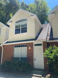 Building Photo - Lovely Three bedroom/two bath townhouse off Blairstone Road!