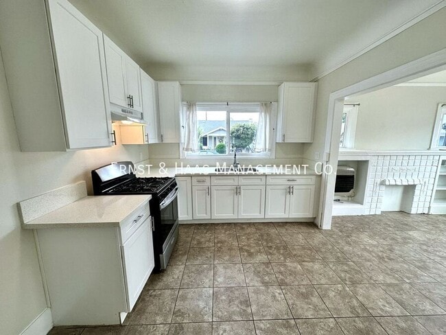 Building Photo - 702 E Burnett St