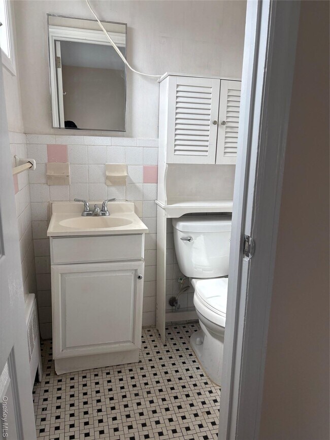 Building Photo - 514 E Park Ave