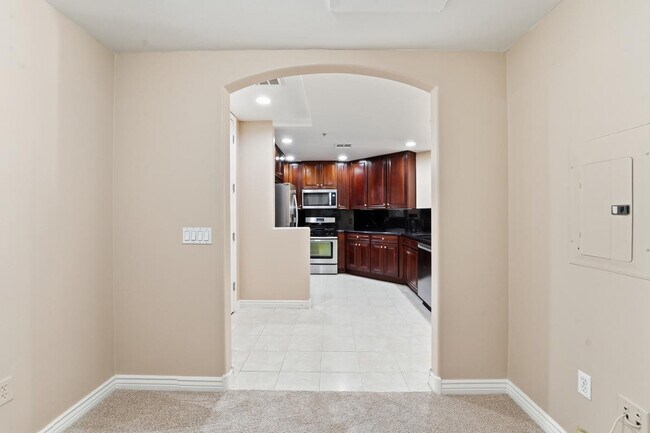 Building Photo - 5350 E Deer Valley Dr