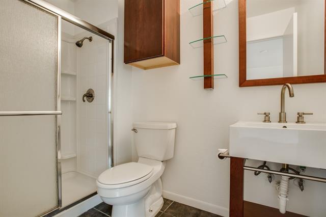 Building Photo - 2312 Versailles Dr