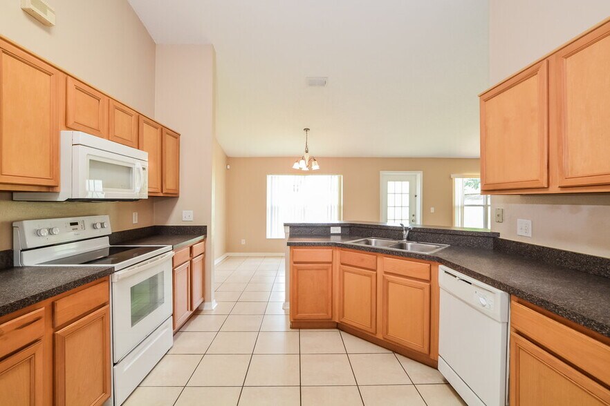 Building Photo - 645 Winding Lake Dr
