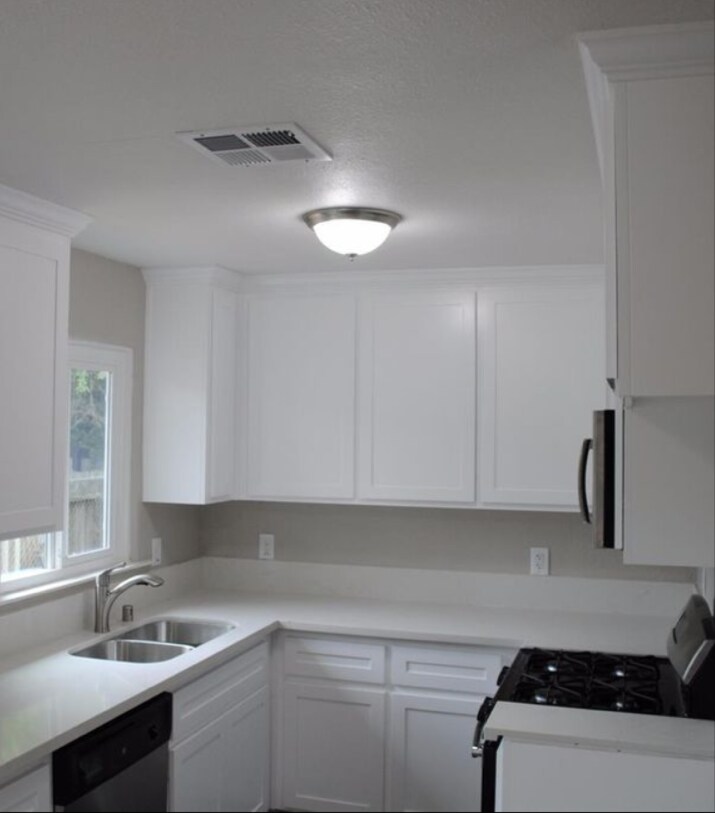 Kitchen - 5050 Enrico Blvd