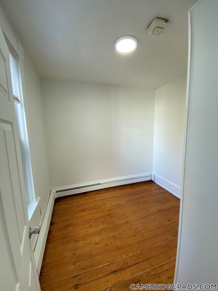 Building Photo - 254 Windsor St