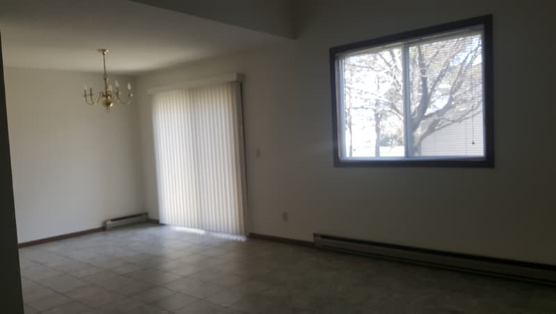 Building Photo - 1332 Spring Village Dr