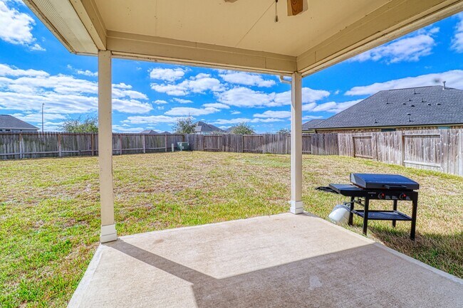 Building Photo - 8106 Royal Palm Ct