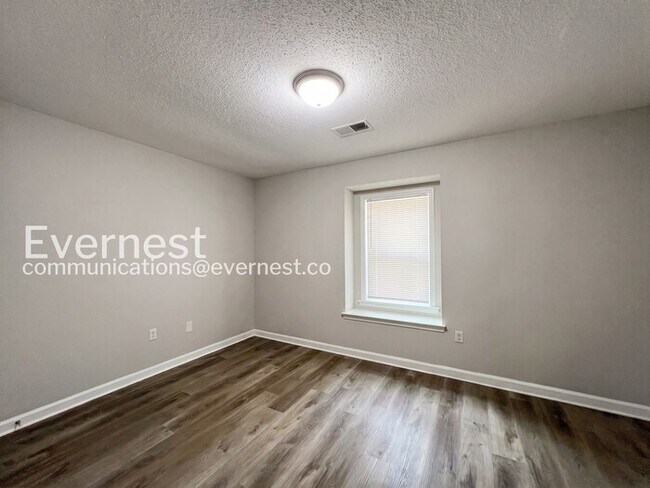 Building Photo - 494 Windridge Point