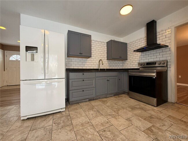 Building Photo - 52 Carol Ln