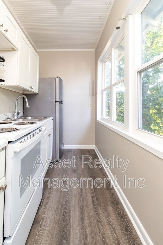 Building Photo - 602 Caswell Ave