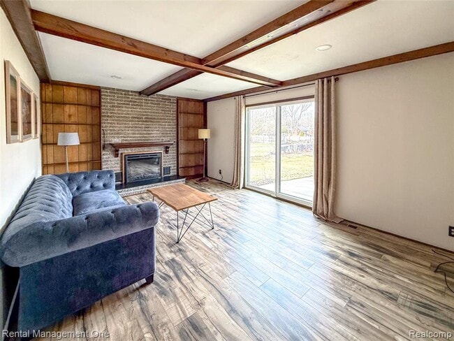 Building Photo - 174 Lange Ave