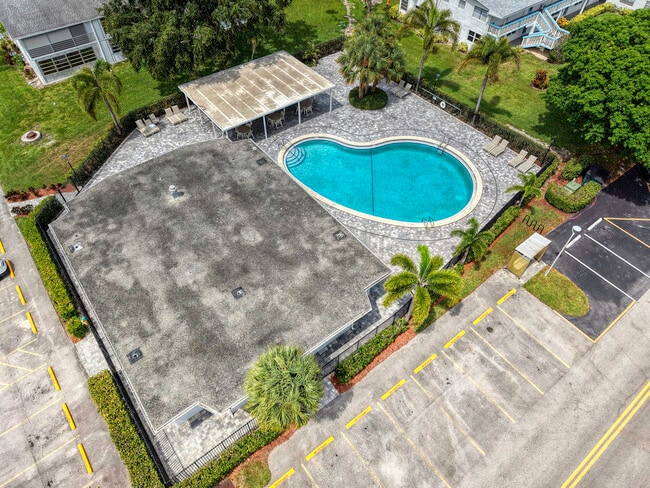 Building Photo - 127 Westbury E
