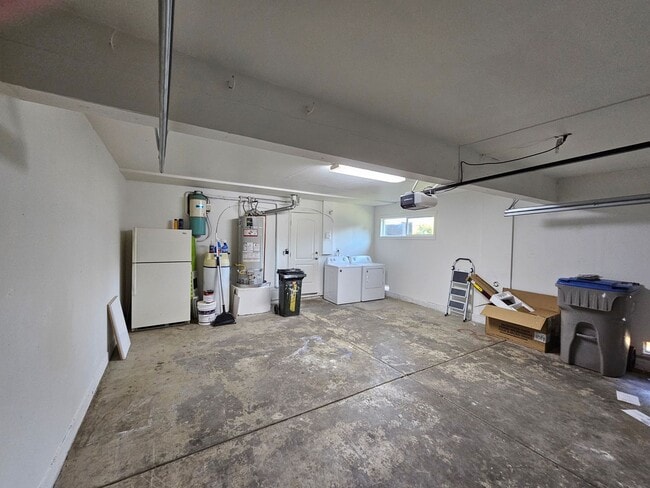 Building Photo - Gorgeous PRIVATE GATED COMMUNITY 3 Bed/2.5 Bath Townhome in Terrace Hills - San Jose