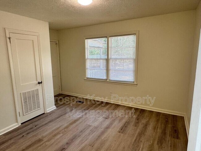 Building Photo - 4249 Lamore St