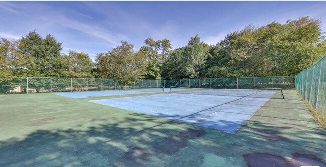 Building Photo - 2135 Rosemont Dr